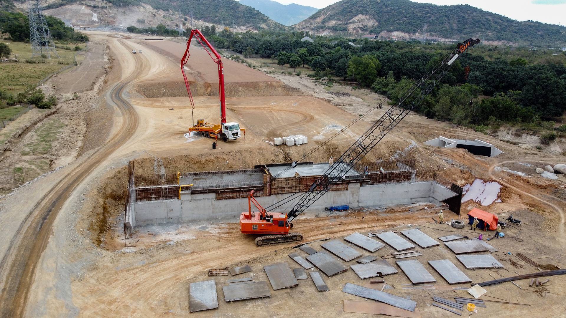 Cận cảnh dự án tuyến cao tốc Nha Trang - Cam Lâm