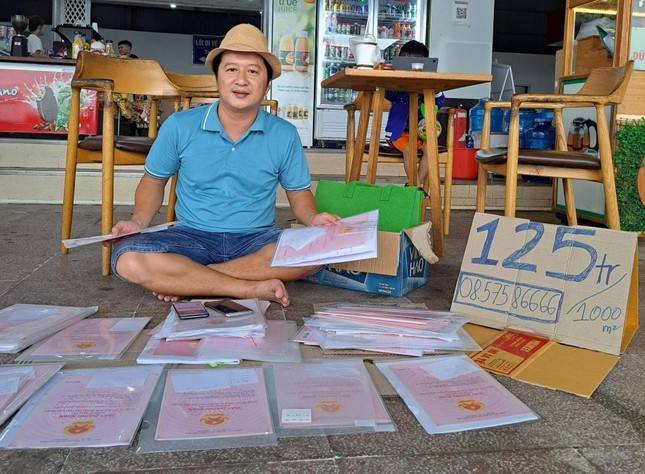 Độc chiêu: Giám đốc bán dạo hơn 100 sổ đỏ, bao vé máy bay từ Hà Nội đi Đồng Nai xem đất
