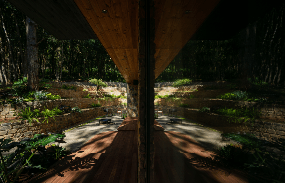 Biệt thự nghỉ dưỡng gỗ thông mái dốc ẩn mình giữa rừng thông Đà Lạt - CafeLand.Vn