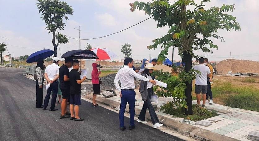 Thoi Diem Nay Nha Dau Tu Co Nen Mua Bat Dong San Roi Cho