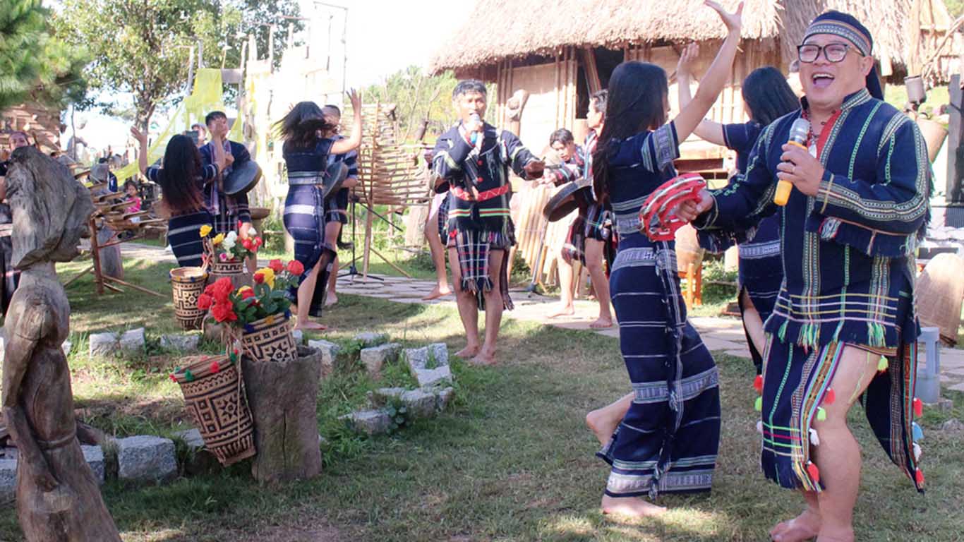 người dân K'Ho bản địa