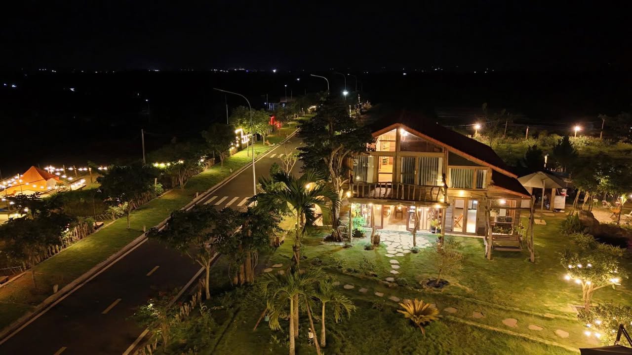 Hình ảnh khu đồi hoa gió vào ban đêm