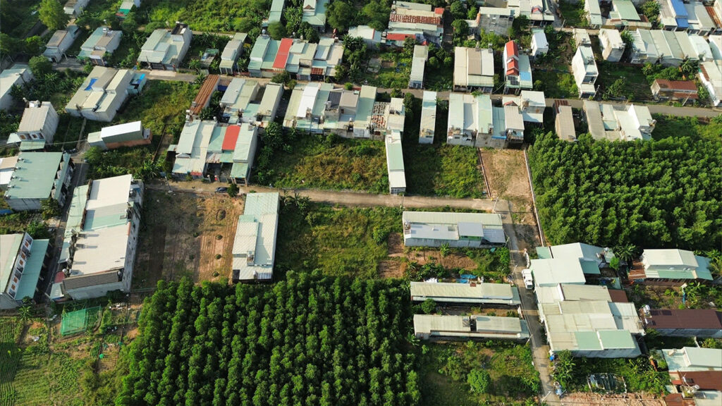 đất ở nông thôn có mức độ hoàn thiện hạ tầng thấp hơn